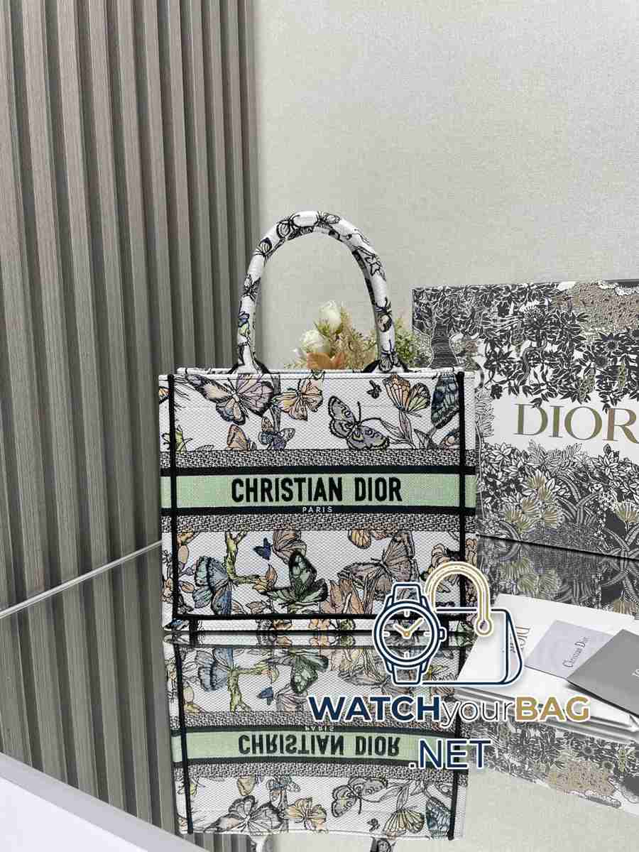 EXQUISITE Dior Book Tote Tote